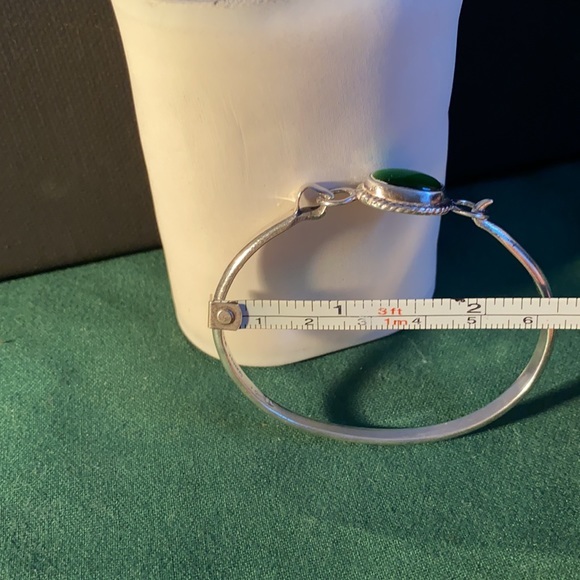 Vintage (c.1971) Sterling Silver bracelet with green stone - Picture 3 of 3